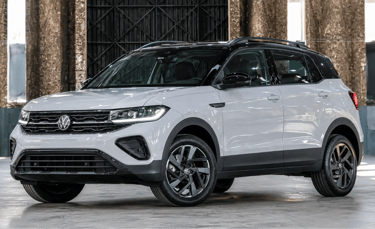 Volkswagen T-Cross Comfortline em showroom moderno com vista frontal três quartos