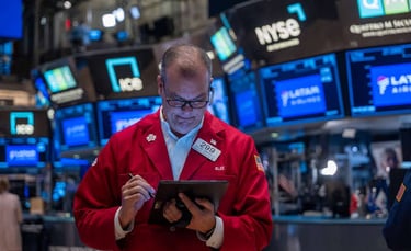 U.S. Stock Futures Drop Amid Earnings Reports, Rising Treasury Yields, and Political Uncertainty