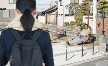 路上で下半身を露出する不審者のイメージ画像|堺市のニュースならサカイタイムズ