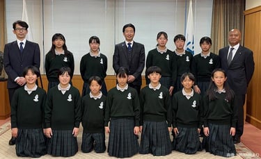 JFAアカデミー堺の15期入校生が永藤英機市長を表敬訪問した際の記念撮影｜堺市のニュースならサカイタイムズ