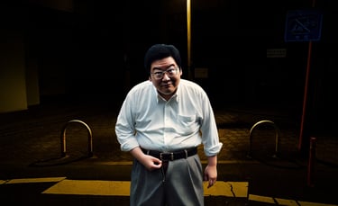 夜の路上で男性がズボンの前を開けて立っている様子のイメージ画像|堺市のニュースならサカイタイムズ
