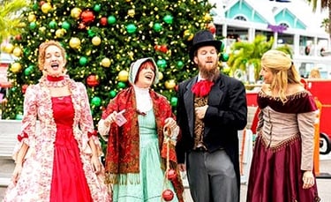 christmas-on-bridge-street-anna-maria-island-florida-symphony-in-front-of-the-island-tree