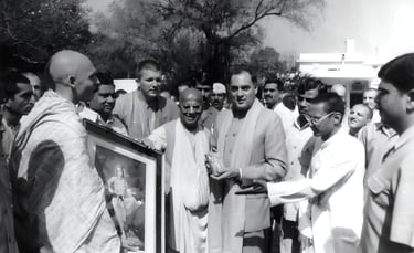 Rajiv_Gandhi_meeting_Russian_Hare_Krishna_devotees_in_New_Delhi_1989