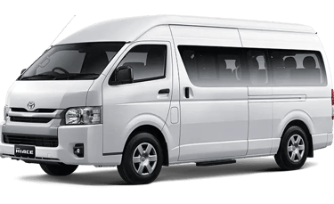 Toyota Hiace warna putih dengan pintu geser pandangan dari kiri depan.