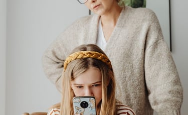 Écrans et réseaux sociaux : comment en parler avec nos enfants sans conflit ?