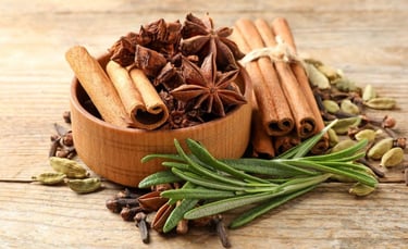 Ground cinnamon with herbs illustrating its antioxidant, antibacterial, and health-promoting propert