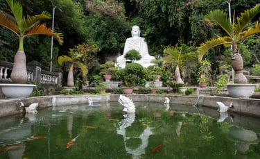 foto do buda no jardim em danang vietnã