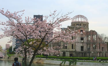 Foto de memorial da paz em Hiroshima, Japão.