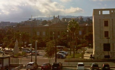Vista da cidade de Piraeus do navio atracado no porto.