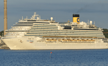 Navio de cruzeiro Costa Diadema em Kiel, Alemanha