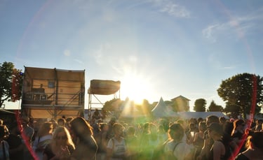 Une Évasion Artistique sous le Ciel Estival