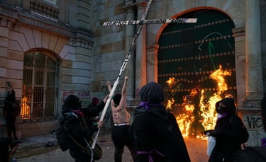 desadaptados queman  iglesias en colombia