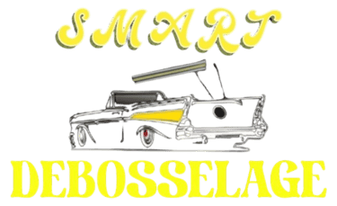 logo Smart Débosselage avec une voiture ancienne