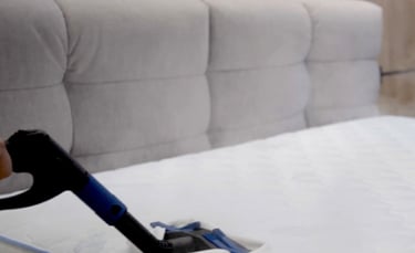 Głęboka neutralizacja roztoczy i alergenów z materacy w sypialni. Higiena suchej pary EV Atlantis dla zdrowego snu.