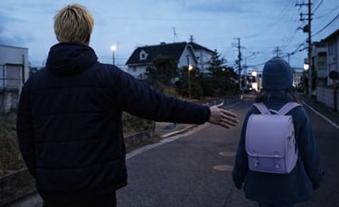 女子小学生が腕を掴まれるイメージ画像｜堺市のニュースならサカイタイムズ