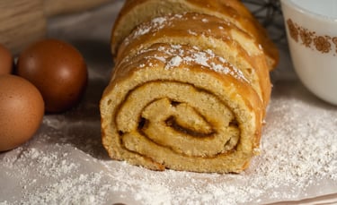Bolo-de-Rolo-de-Fubá-Fofinho=com-Recheio-Caseiro-Doce