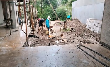 Proses penggalian dan pembentukan kolam renang yang terorganisir di proyek DayanaPool Bandung