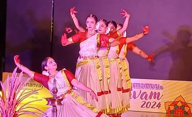Aamoda Narthaki displaying Bharatanatyam performance