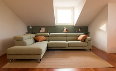 Giulia Sbrogiò | designer - casa - salotto - soggiorno- casa nuova - casa verde - samoa - divani samoa - boiserie - interni