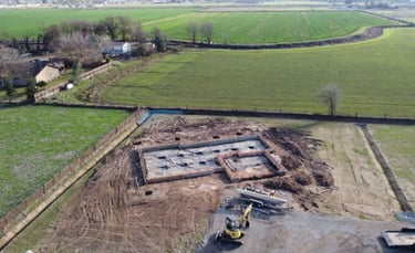 Das Fundament wird zuerst gebaut
