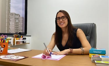 Psicóloga Marcela Marys - Especialista em atendimento de crianças e adolescentes