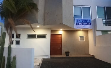 fachada de casa en venta en Condesa Juriquilla, Cumbres del Lago