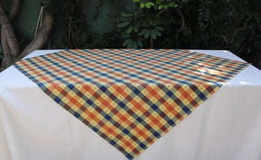 Alquiler de mesas con mantel y sillas
