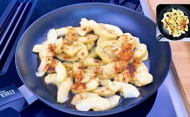 Cuoci le mele in padella