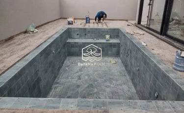 kolam renang struktur beton.