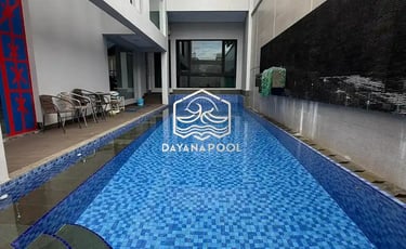 kolam renang over folw dengan desain minimalis.