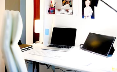 Bureau sur mesure Shelfi – La Garenne-Colombes – plateau bureau blanc – aménagement bureau