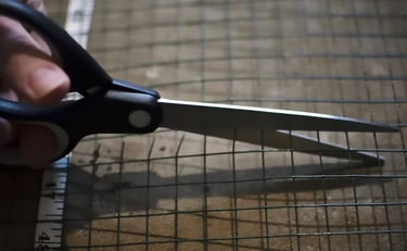 How to cut chicken wire