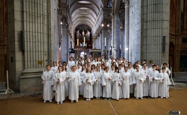 reportage-communion-superbe-vue-de-groupe-coaur-cathedrale-boulogne-sur-mer-florent-photographe-lumbres-saint-omer-lille-le-t