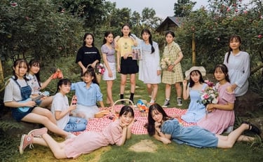 Những concept chụp ảnh nhóm 10 người quy mô và độc đáo