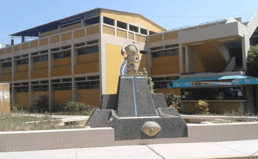 Facultad de Medicina de la Universidad Pedro Ruiz Gallo, donde el Dr. Tafur realizo su formación como especialista en neuricr
