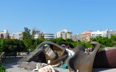 Tronco de Gulliver con numerosas estructuras de juego, Valencia
