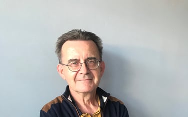 Portrait de Philippe LE GLOUET professeur de guitare de l’Association Musicale de Caudan