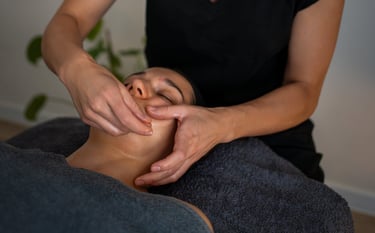 masaż anti-aging twarzy szyi i dekoltu