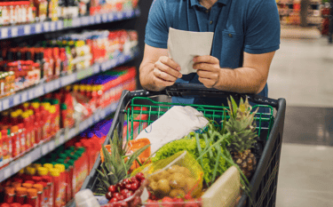 Man with a cart in a grocery store to symbolise AI in retail
