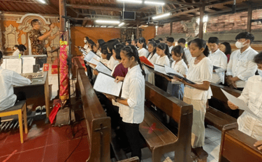 Koor Sekami Tuka di Paroki Tuka Hari Anak Misioner 2023