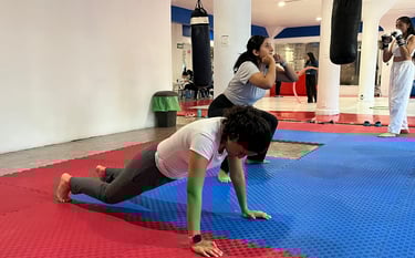 mujeres haciendo entrenamiento funcional en narvarte