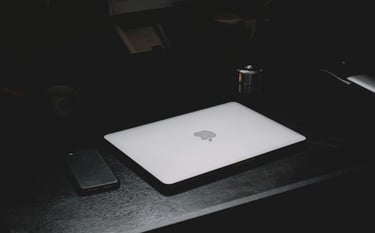 Apple Macbook table