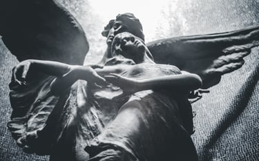 Two angels in stone. Luigi Boccardo-unsplash