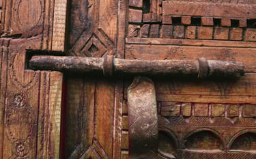 Los detalles en la madera y el metal, forman parte de su valiosa artesanía y cultura.