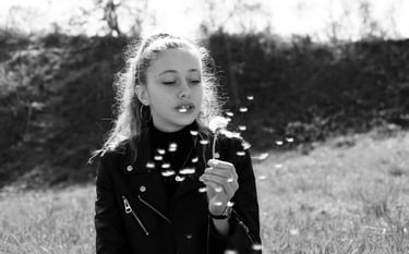 Portrait femme au printemps en beaujolais