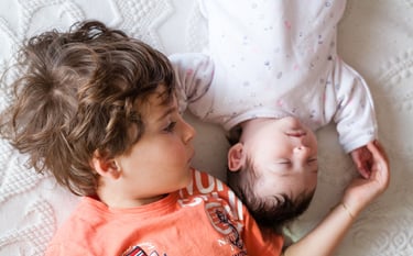 portrait frère et soeur en beaujolais