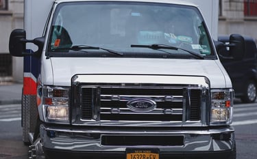 Szybka i głęboka dekontaminacja wnętrza ambulansu i floty medycznej suchą parą z maszyny EV Poseidon.