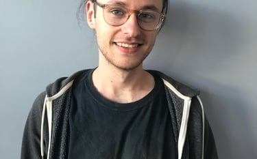 Portrait de Jillian Peto Manso professeur de guitare de l’Association Musicale de Caudan