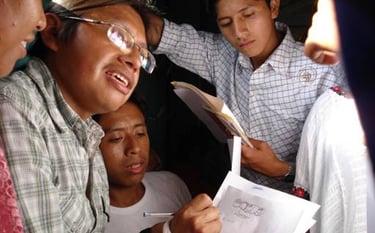 Photo of a K'eqchi' native teaching students