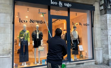 Nettoyage de vitrine par M&M Services Pro à  Bois-Guillaume